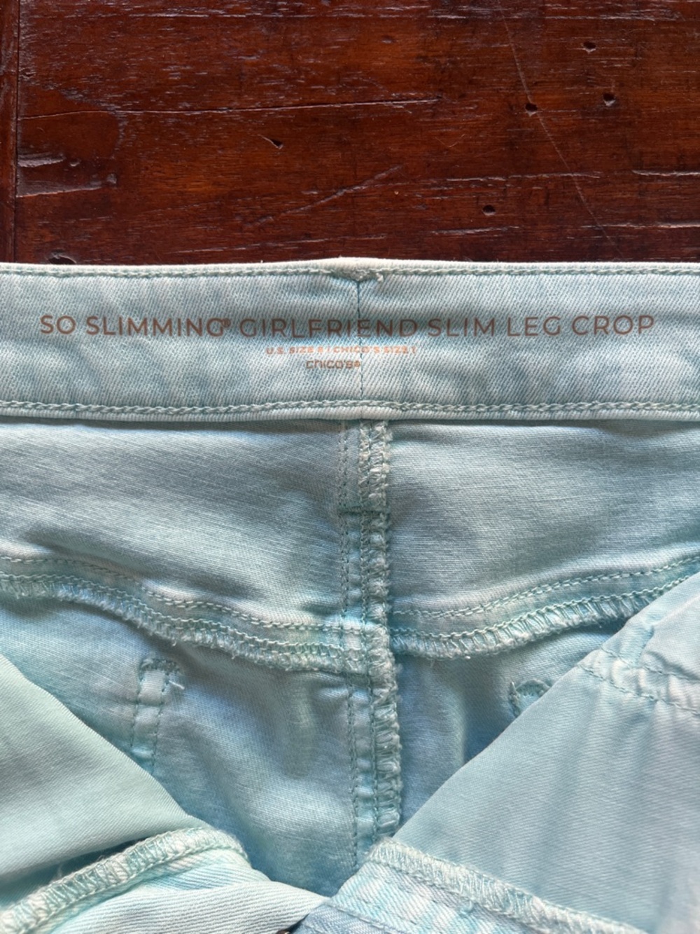 Chico’s NWOT So Slimming Girlfriend Crop Light Aqua Sz 1 - Picture 2 of 10